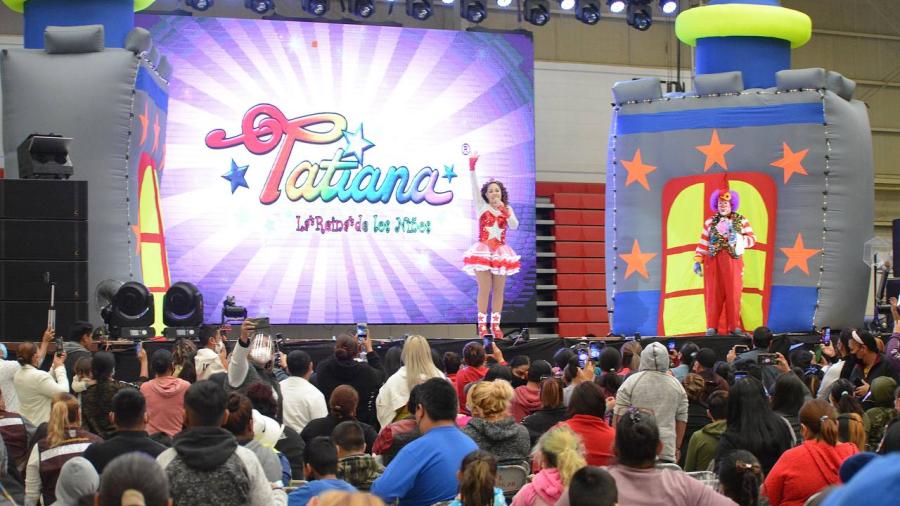 Gobierno de Nuevo Laredo y familias celebran Día de Reyes Magos con show de Tatiana