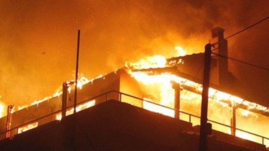 Incendios rodean a Atenas con saldo inicial de 50 muertos y 150 heridos