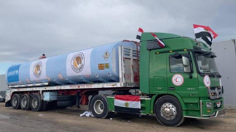 Llega a Gaza el primer suministro de combustible desde el inicio de la guerra