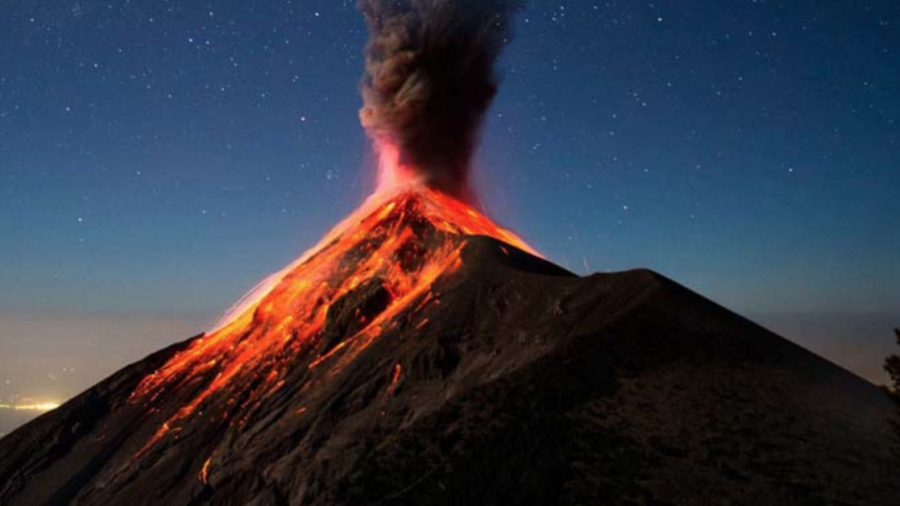 El volcán de Fuego de Guatemala entra en erupción