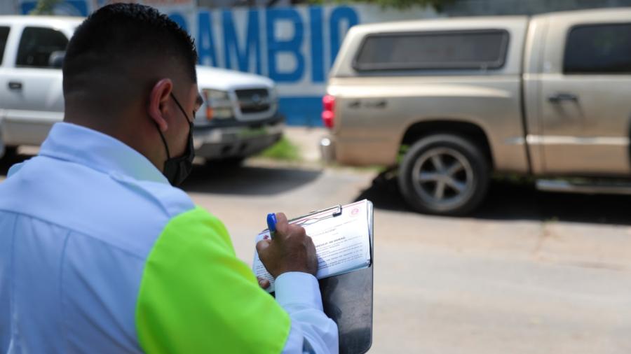 Avanza programa de deschatarrización; remueven 70 vehículos abandonados en colonia Los Arcos