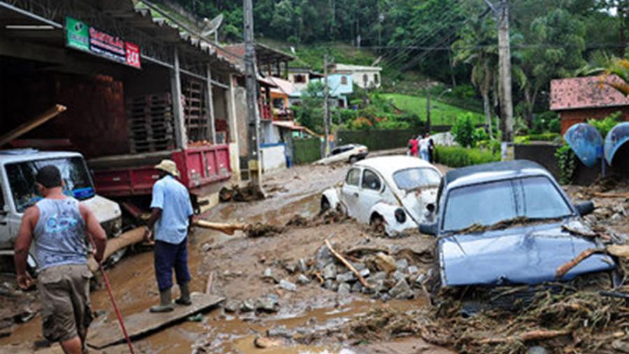 Causa caos intensa lluvia en Río de Janeiro