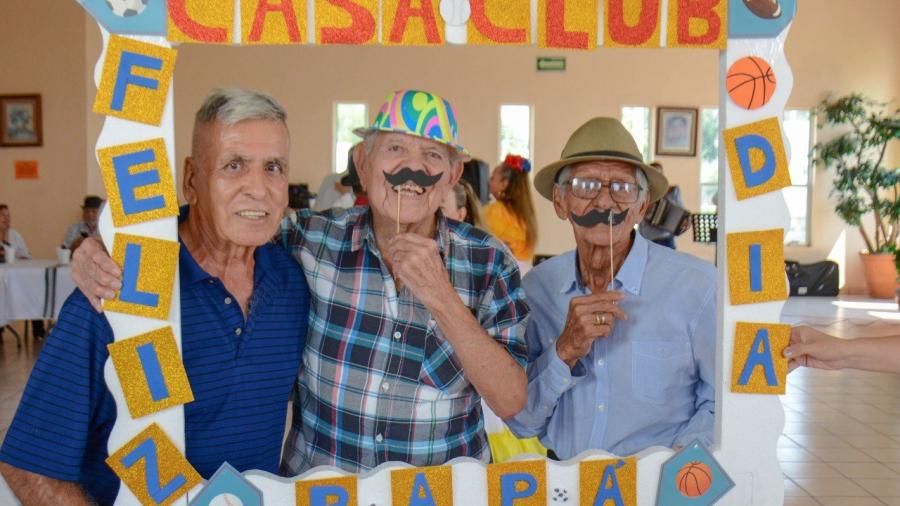 Celebran D&iacute;a del Padre en Casa Club del Adulto Activo