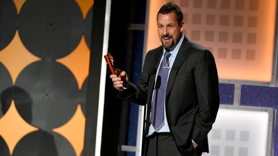 Adam Sandler acuerda cuatro películas más con Netflix