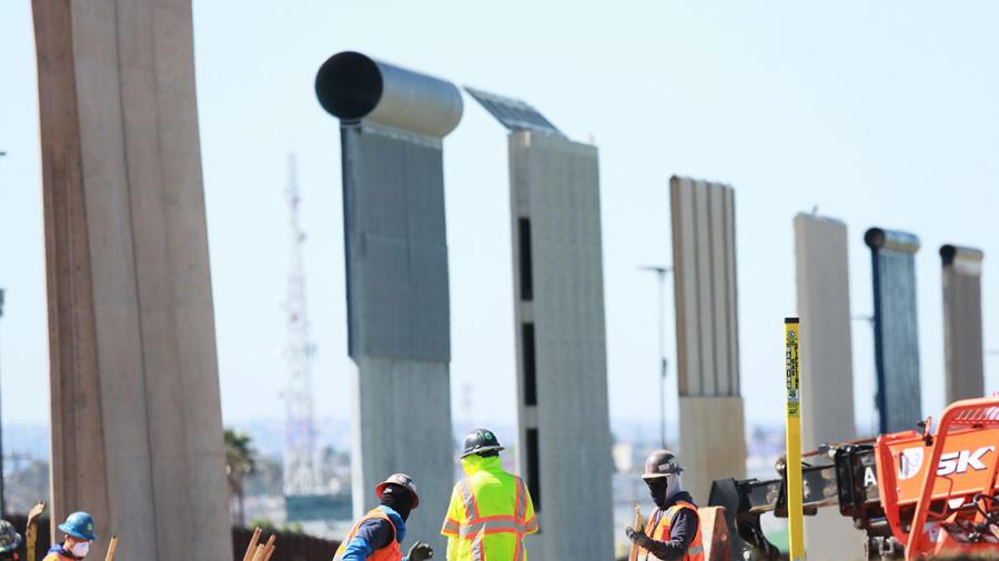 Promete Trump más de 800 km de muro fronterizo para 2020