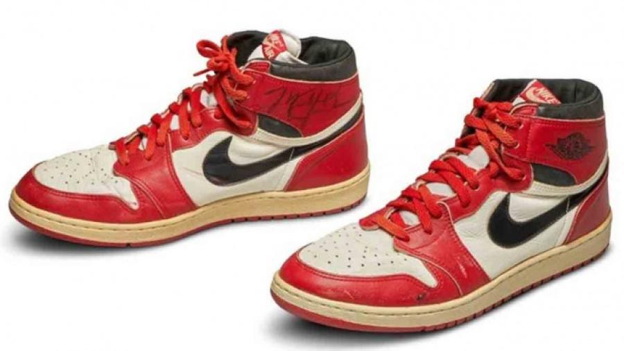 ¡Pagan más de 13 mdp por tenis de Michael Jordan!