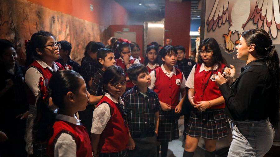 Se divierten estudiantes con visitas a museos del Centro Cultural