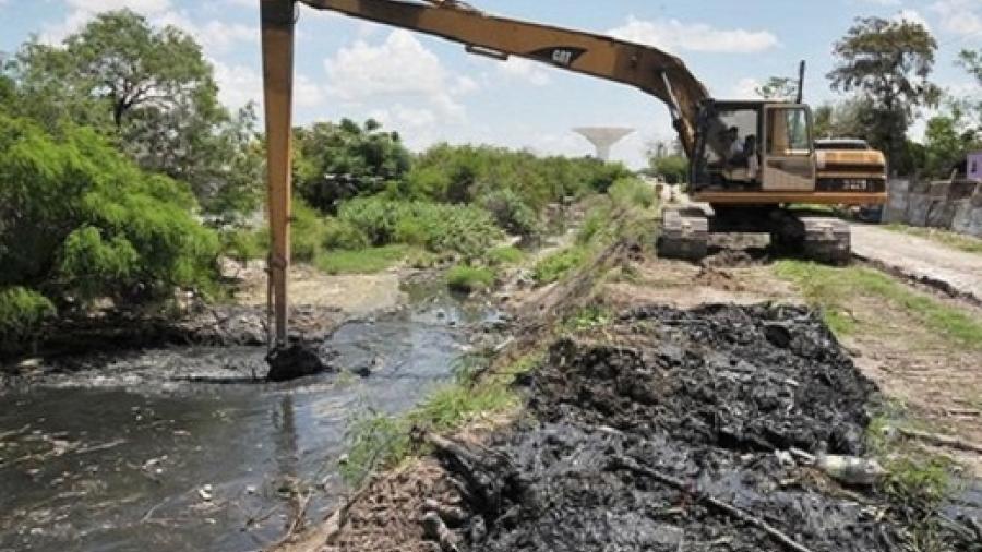 Continúa la limpieza de drenes en Reynosa