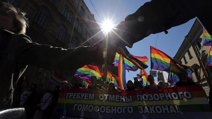 Rusia aprueba iniciativa que prohíbe la propaganda LGTB+