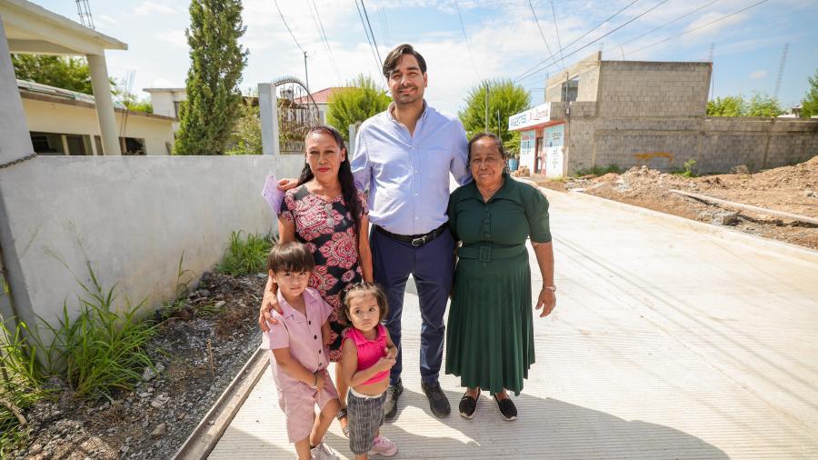 Acompa&ntilde;aron vecinas de la Independencia a Carlos Pe&ntilde;a Ortiz en supervisi&oacute;n de obra por m&aacute;s de 4 MDP 