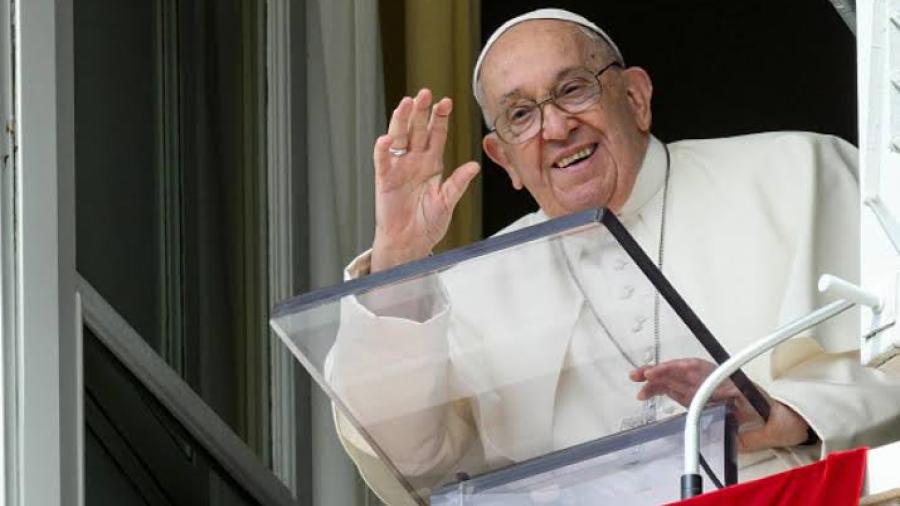 Papa Francisco presenta “nueva y leve” mejoría; estudio TAC confirma una evolución del cuadro pulmonar