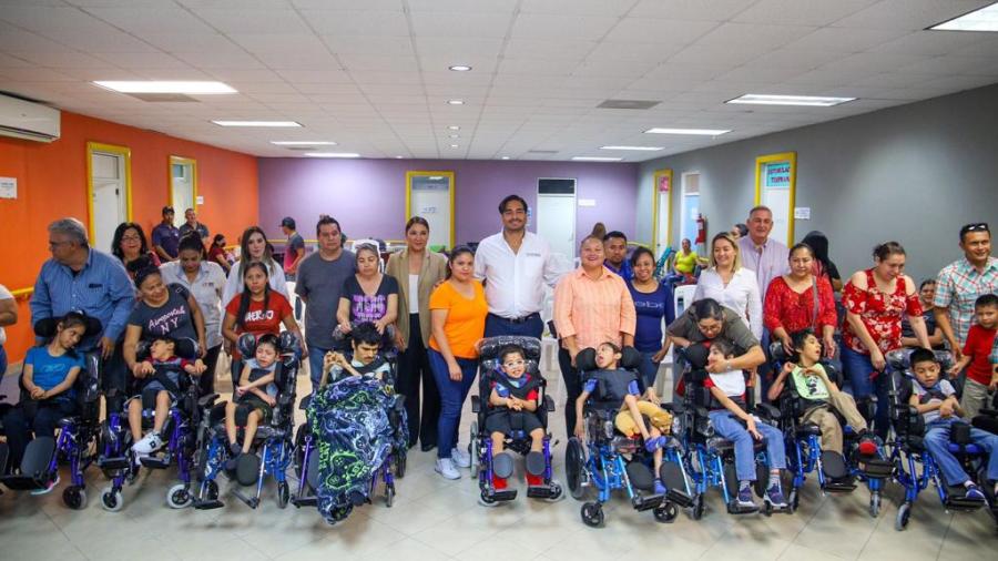 Recibieron niños con parálisis cerebral 14 Sillas Especiales PCI