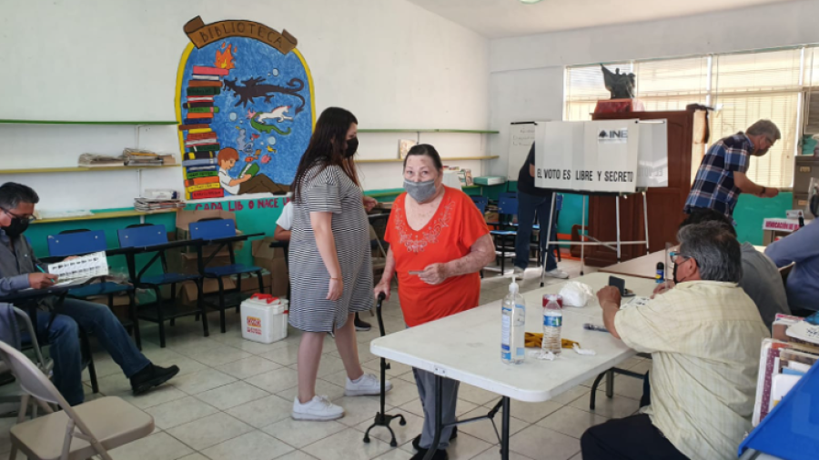 Algunos retrasos en casillas para Consulta de Revocaci&oacute;n de Mandato en Nuevo Laredo 