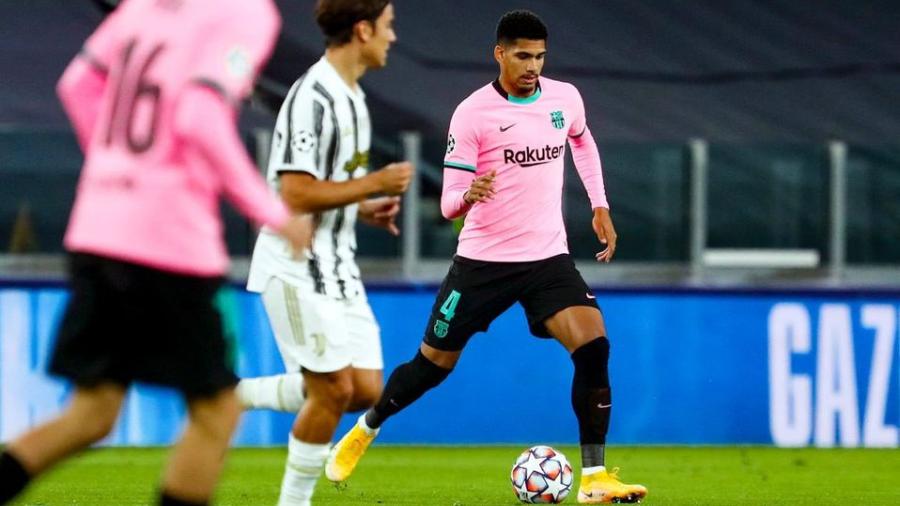 El Barcelona confirma la lesión de Ronald Araujo