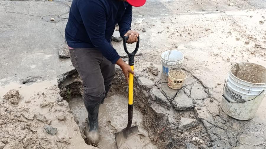 Reparó COMAPA fugas de agua potable en la colonia La Cañada