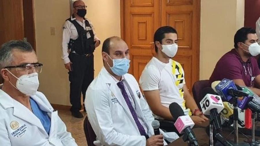 Doctores del “Maestro” Galindo señalan que su salud mejora