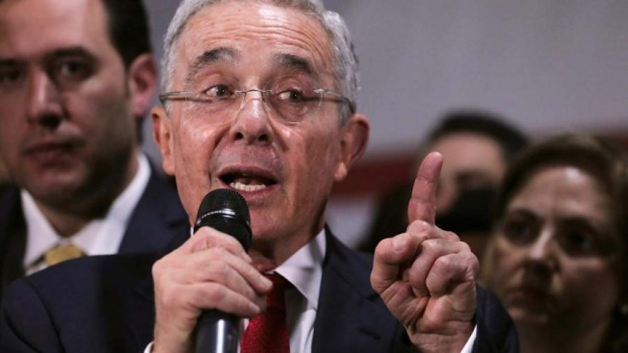 Expresidente colombiano Álvaro Uribe es diagnosticada con COVID-19