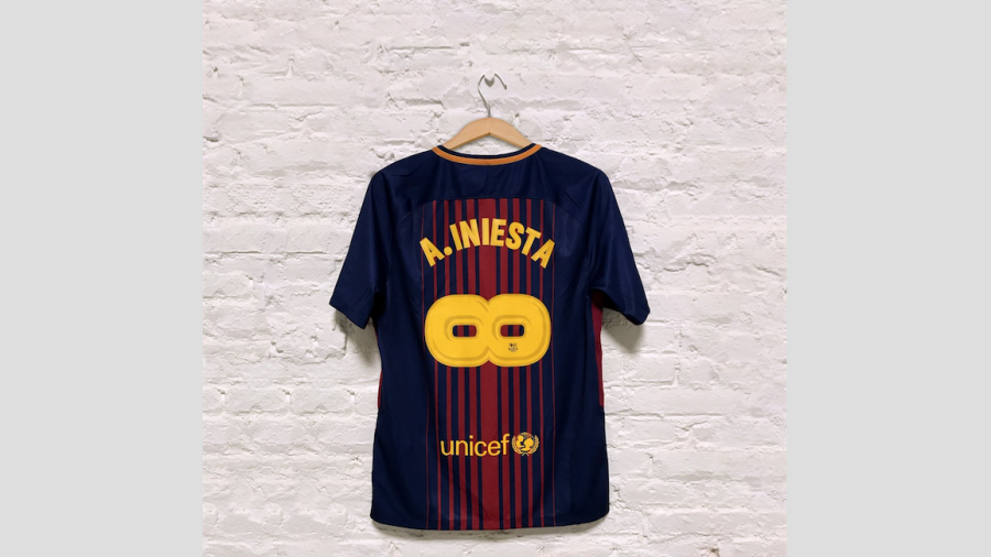 La camiseta del Barça para rendir homenaje a Iniesta