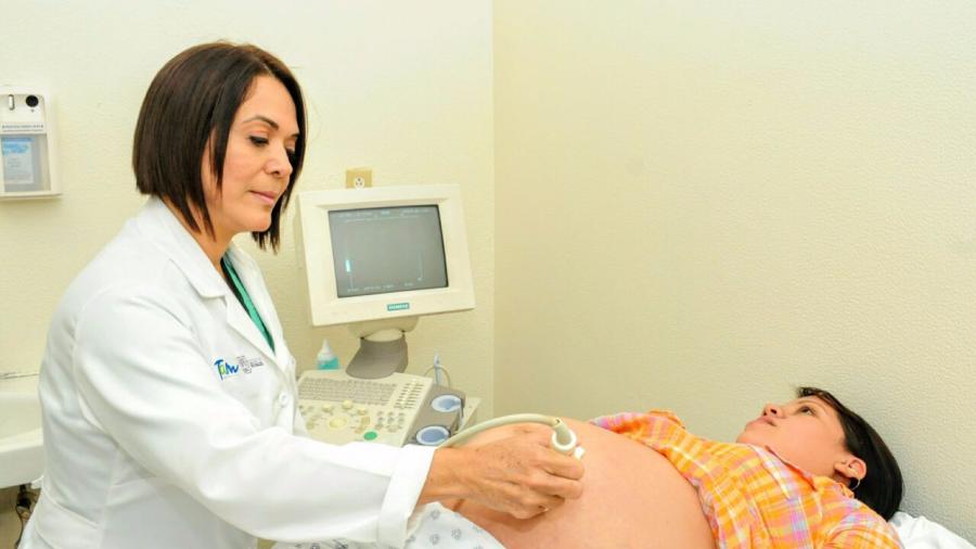 Atención gratuita a embarazadas fortalecerá economía familiar: SS