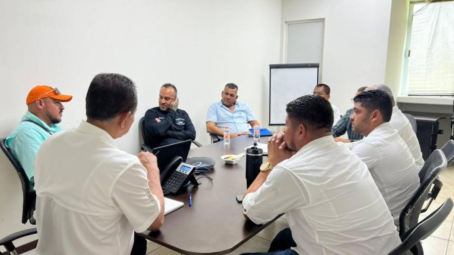 Avanzan acuerdos para fortalecer pesca legal y ordenada en Playa Bagdad