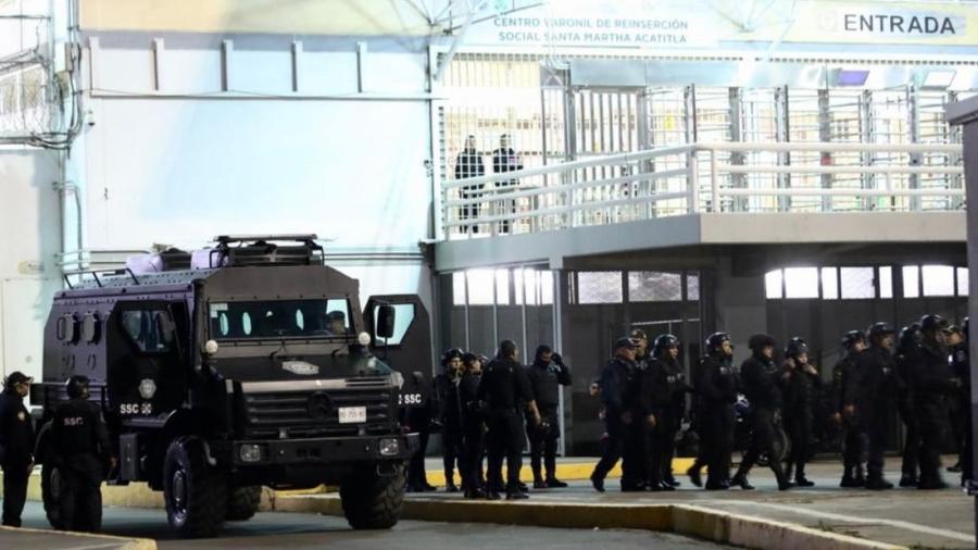 Motín en penal Santa Martha Acatitla deja tres reos muertos