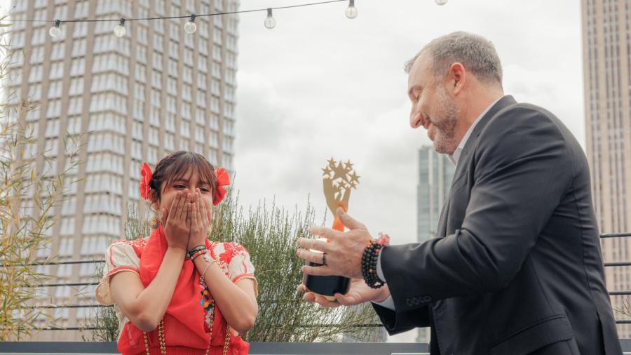 La mexicana Ángela Olazarán es declarada la mejor estudiante del mundo