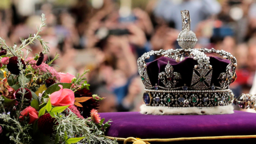 Féretro de la reina Isabel II llega al Castillo de Windsor