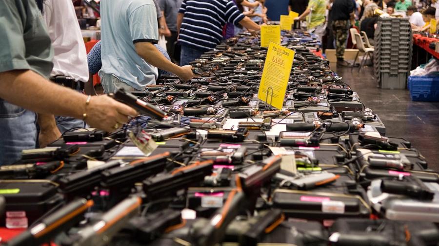 Aumentan compra de armas en Estados Unidos pese a pandemia 