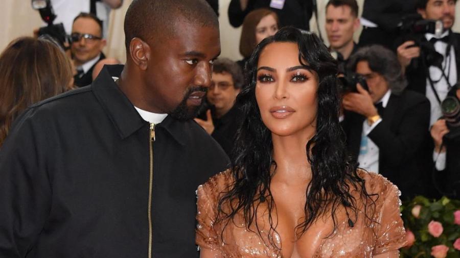 Kim Kardashian solicita oficialmente divorcio a Kanye West