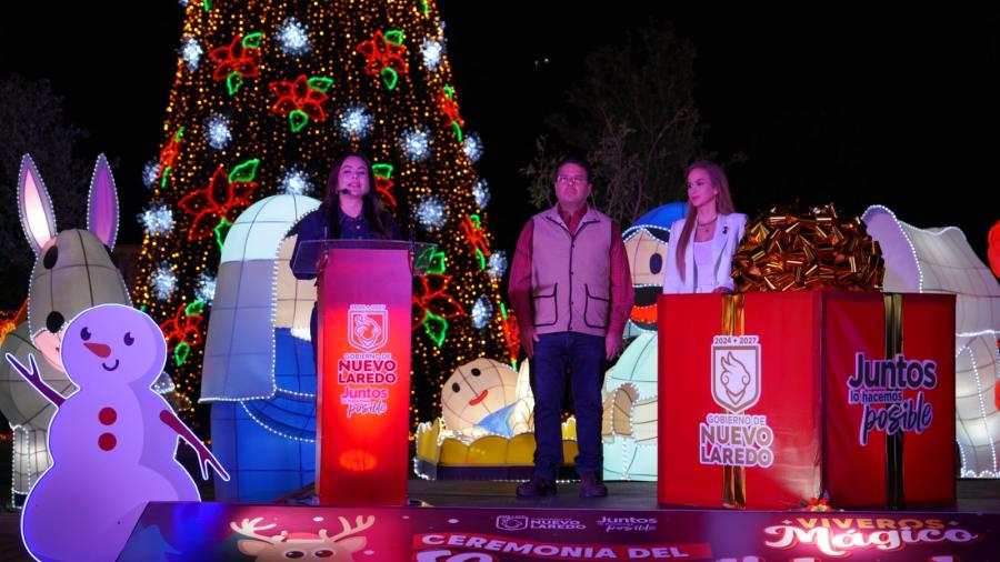 Encienden alcaldesa Carmen Lilia Canturosas junto a cientos familias árbol de navidad en el Viveros Mágico