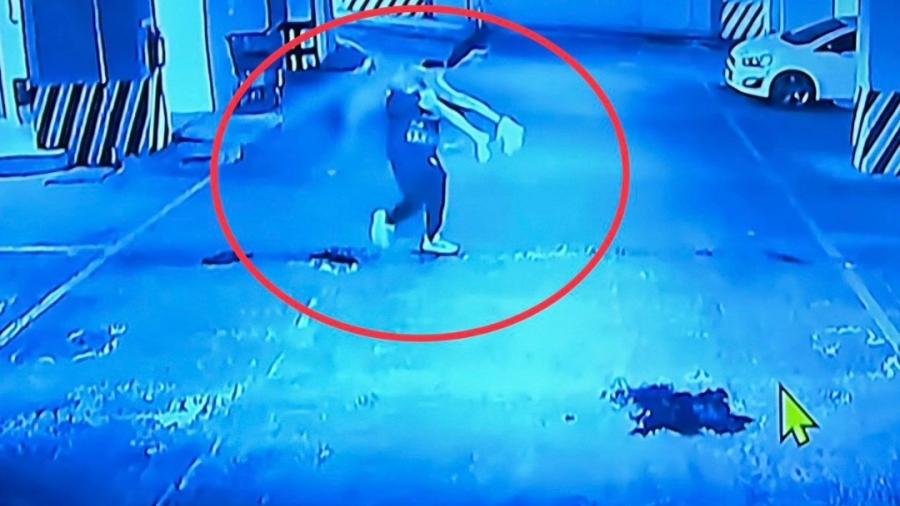 Exponen video de presunto feminicida de Ariadna cargando su cuerpo 