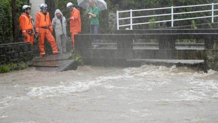 Por lluvias evacuan a más de un millón de personas en Japón