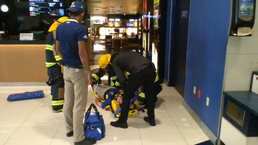 Realizan simulacro de sismo en Cinépolis Altama
