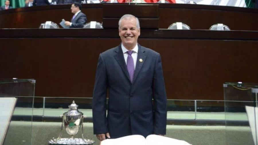 Captan a diputado viendo &lsquo;porno&rsquo; durante conferencia