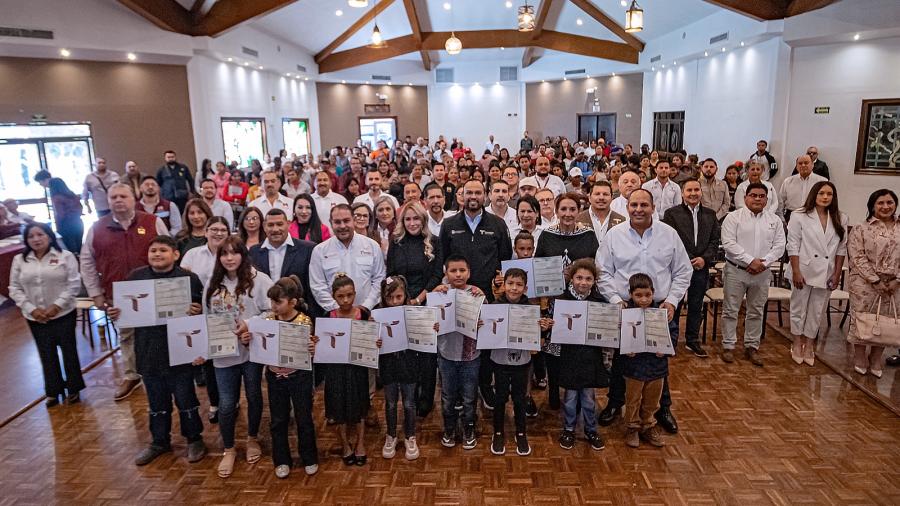 Entregan Actas de Nacimiento con registro Extemporaneo