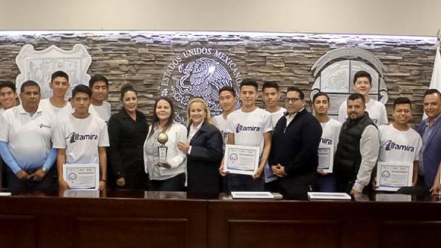 Entregan reconocimientos a Equipo Linces