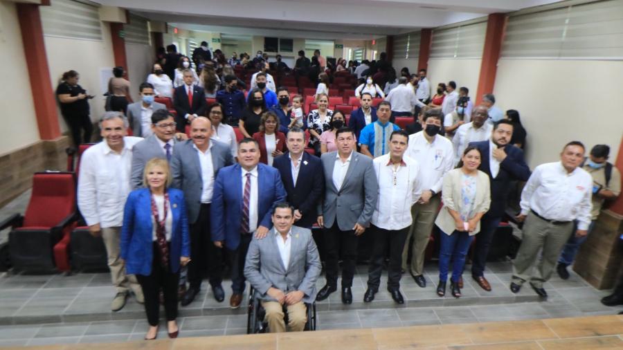 Con representación del Alcalde Mario López asiste Carlos Ballesteros a Informe de Diputado Isidro Vargas