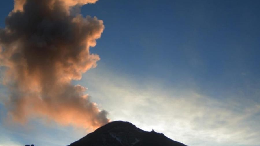 Popocatépetl registra exhalación de 2,000 metros de altura