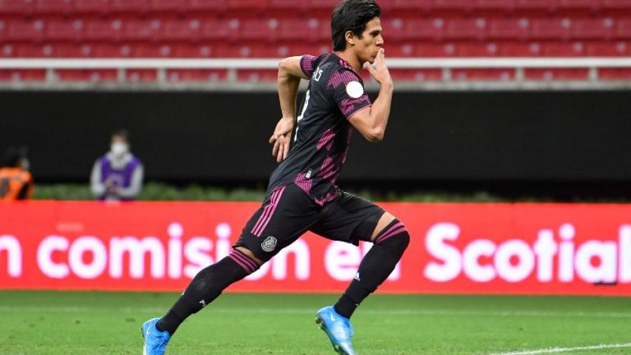Debuta JJ Macías en España