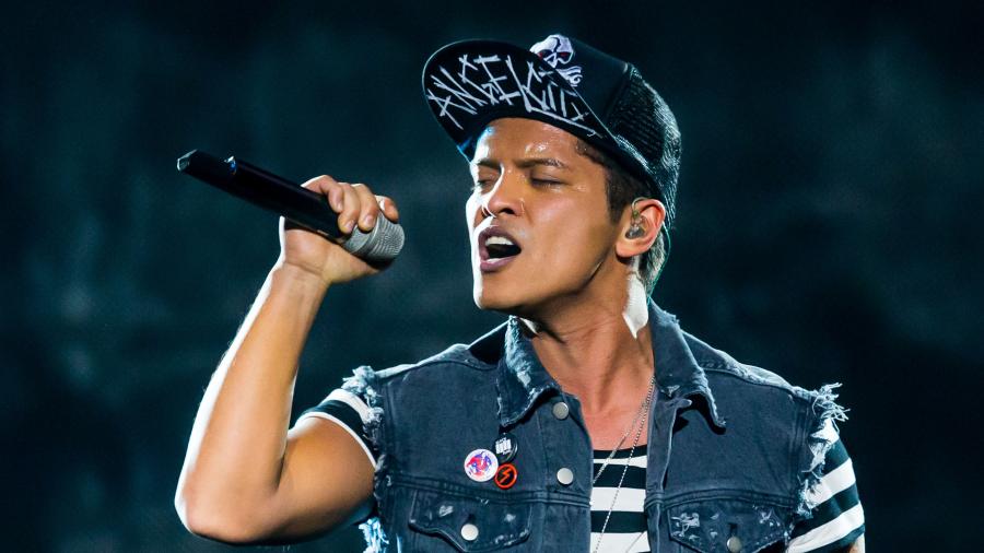  Dona 1 mdd Bruno Mars a afectados por crisis de agua