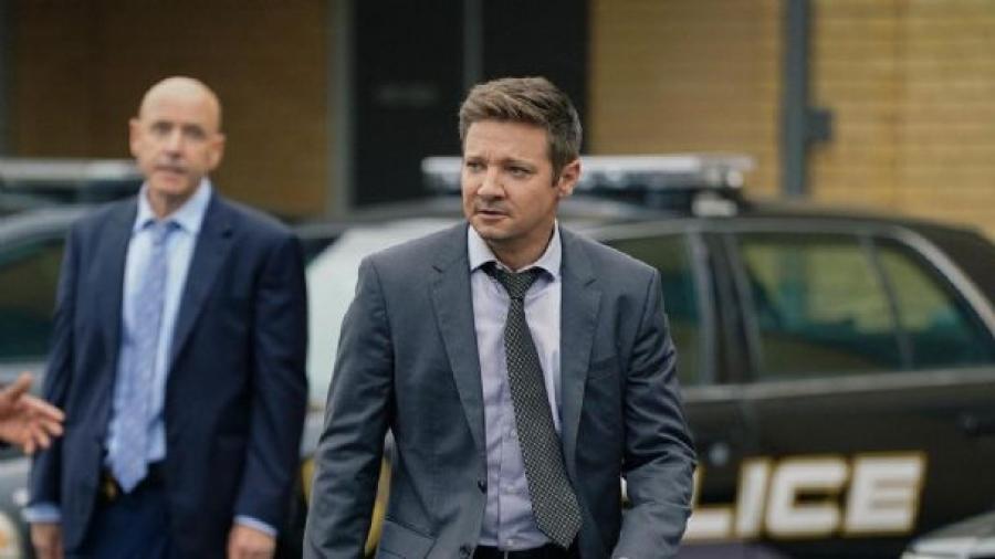 Jeremy Renner hospitalizado tras lesionarse quitando nieve