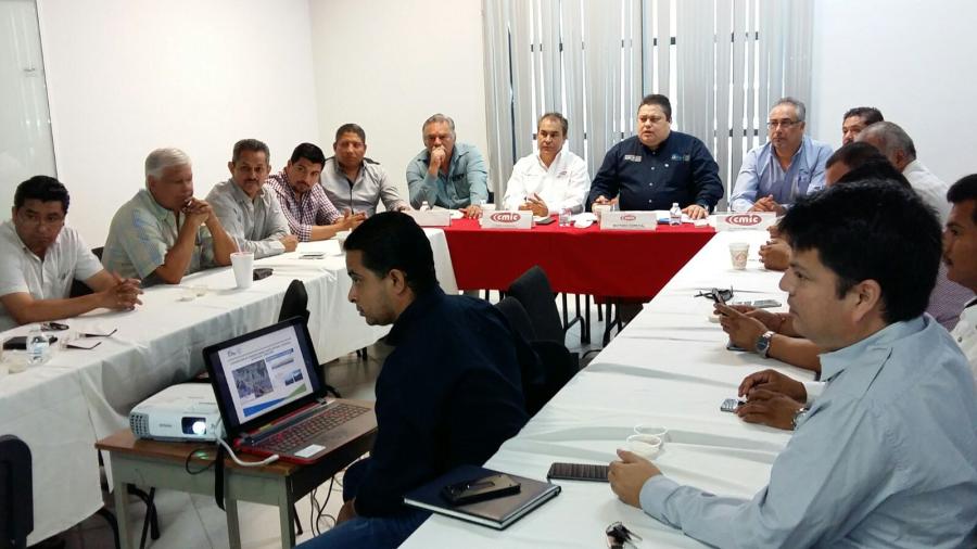 Presentan Plan de Obras Estatales a constructores