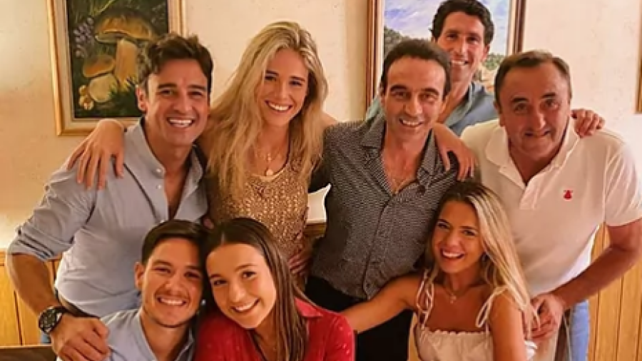 Enrique Ponce es parte de la pandilla de su novia Ana Soria