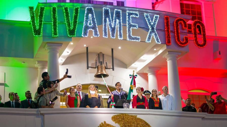 Dio Carlos Peña Ortiz Grito de la Independencia de México con mas de 20 Mil asistentes