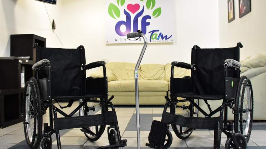 Entrega DIF Reynosa sillas de ruedas y bastón