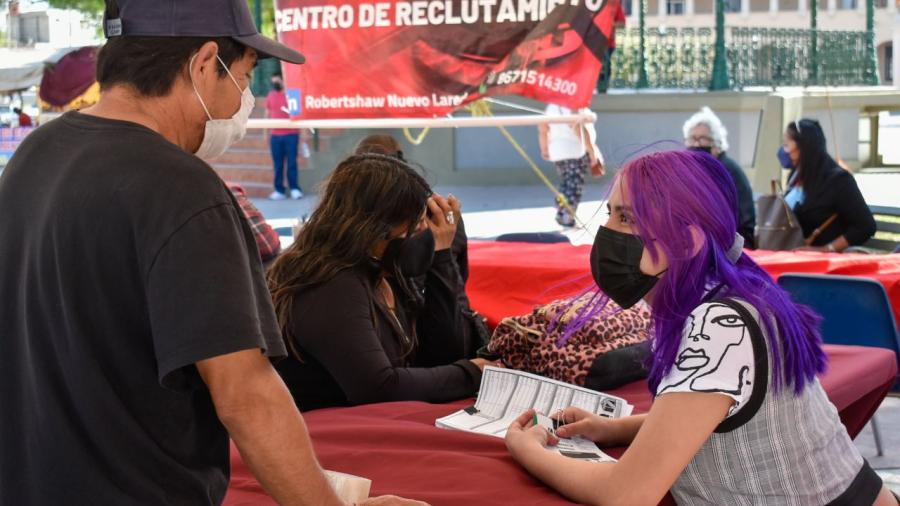 Empresas ofrecen oportunidades de empleo en el centro de la ciudad 
