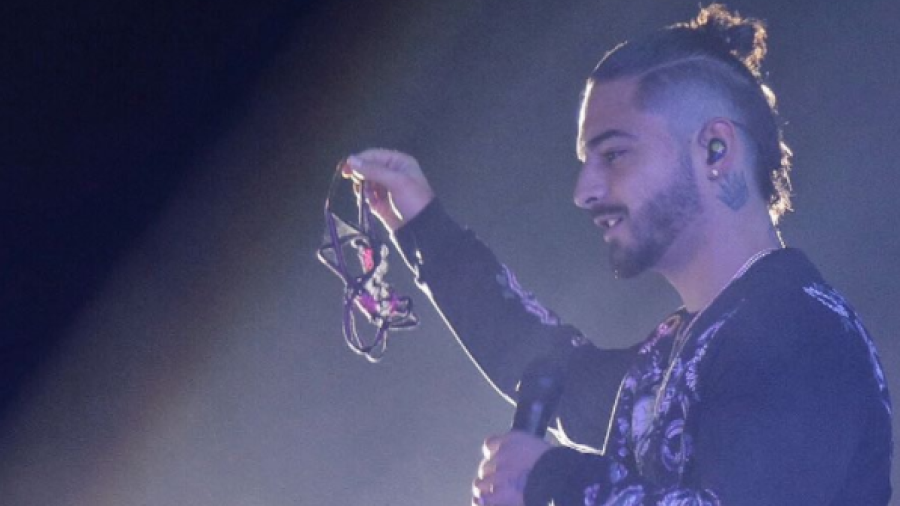 Publica Maluma foto mostrando ropa interior de fan