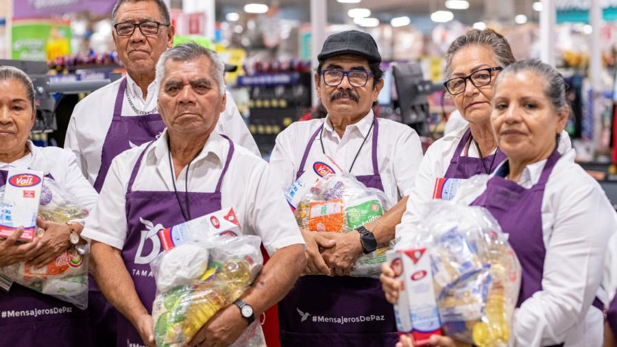 Entrega DIF Reynosa apoyos a empacadores voluntarios del programa Adultos en Acción
