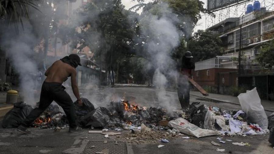 Al menos dos muertos en huelga general de Venezuela