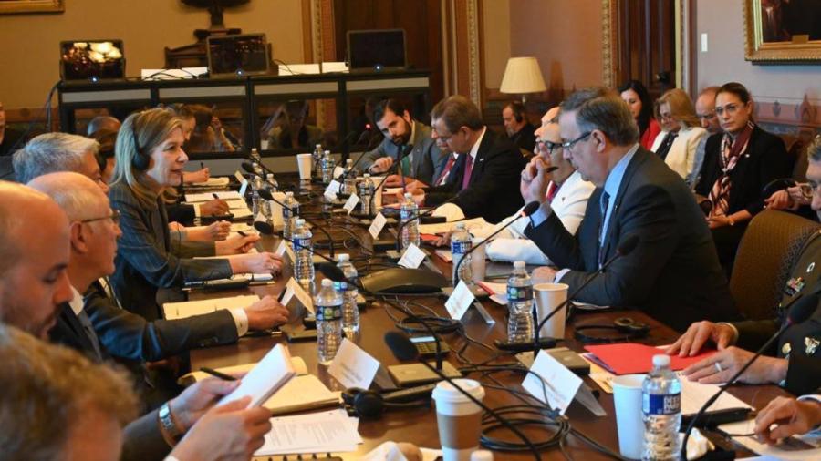 Acuerdan México y EU crear grupo binacional para vigilar, desde cruces fronterizos, tráfico de armas 